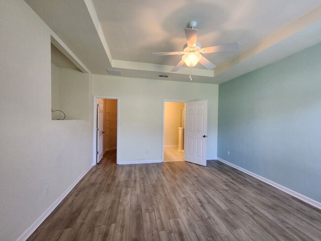 Building Photo - Beautiful 3 bedroom town home with wood fl...