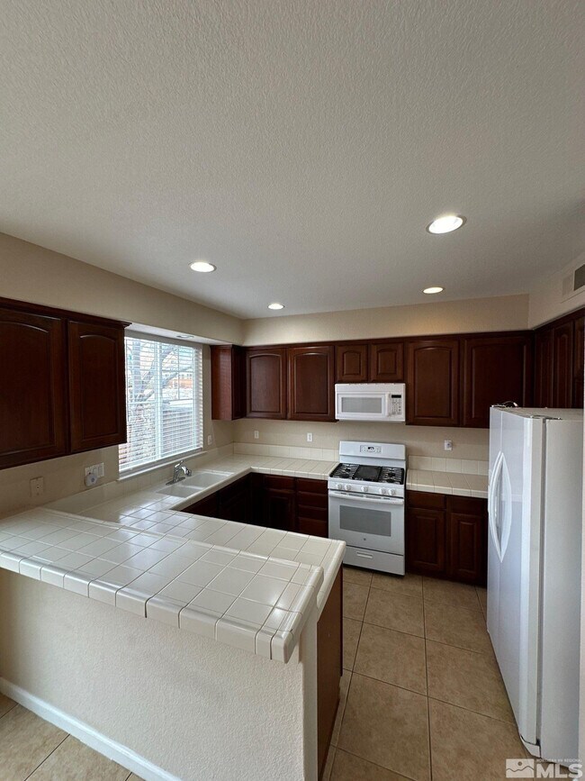Building Photo - 3994 Dominus Dr