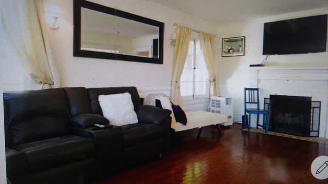 Building Photo - 639 26th St