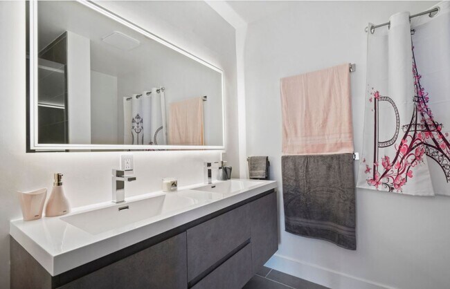 Building Photo - 5601 Corbett St