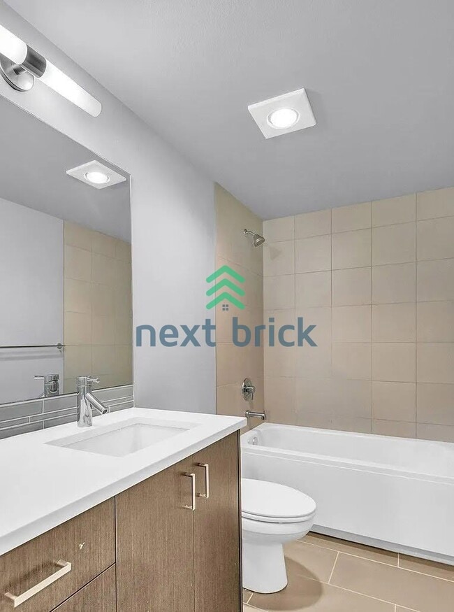 Building Photo - 3BR / 3BA Single-Family Home in Desirable Seattle Neighborhood