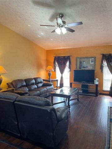 Building Photo - 490 Clear Creek Ln