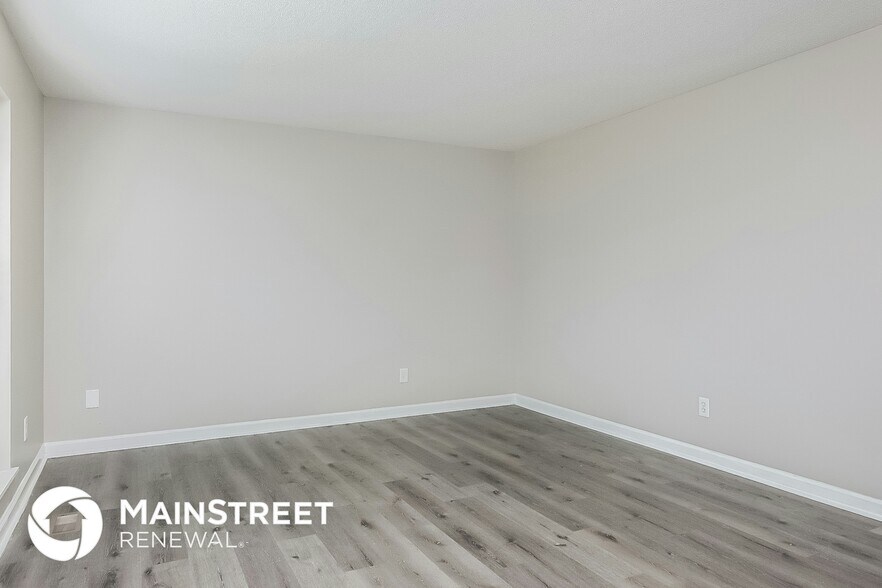 Building Photo - 4905 S Singing Woods Pl