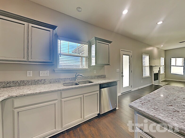 Building Photo - 604 Eagle View Dr