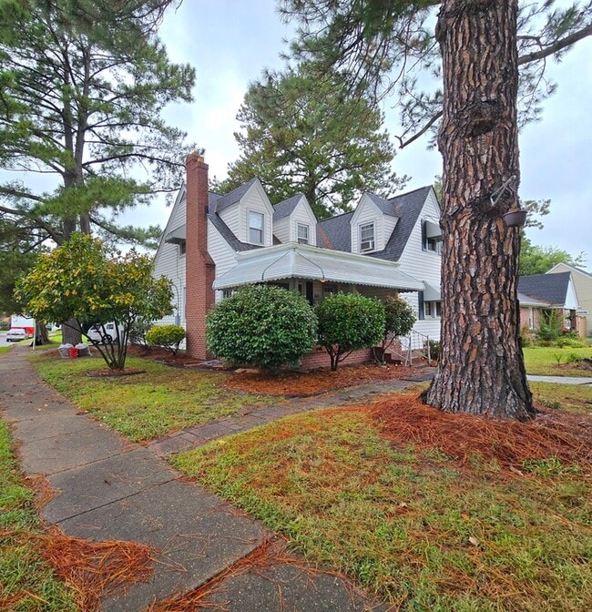 Building Photo - CUTE & COZY 2BED/1BATH DUPLEX FOR RENT - U...