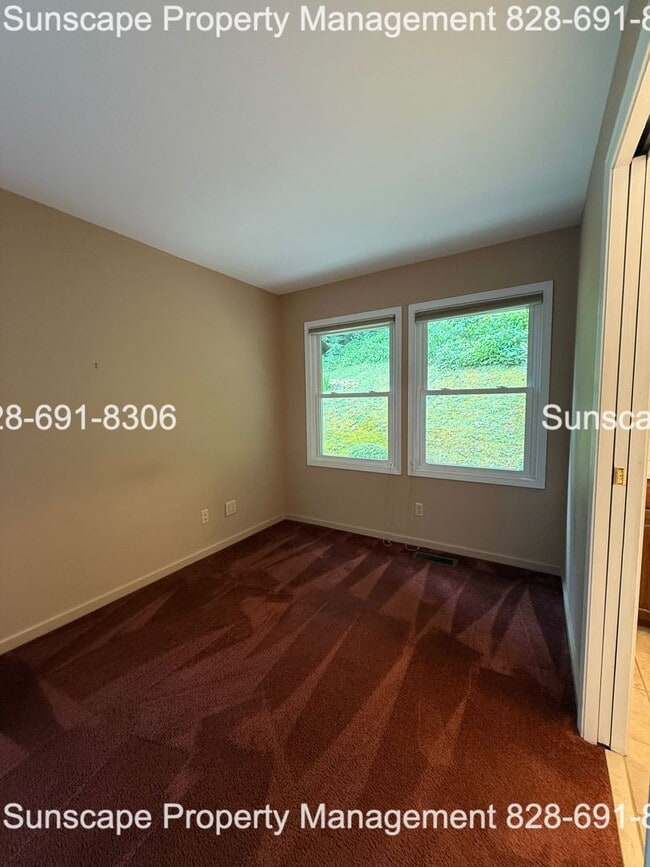 Building Photo - Spacious home in Fairview NC