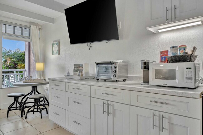 Building Photo - 611 Destiny Dr