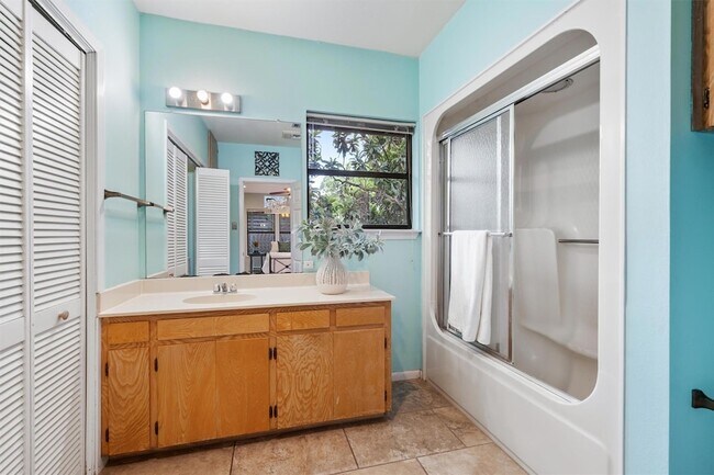 Building Photo - 2116 Glendale Pl