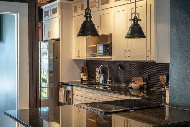 Building Photo - 309 King William St