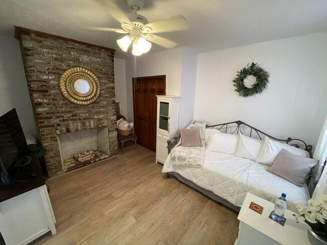 Building Photo - Historic Studio In Medical District-FULLY ...