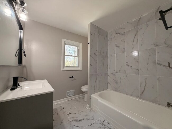 Building Photo - Spacious 5 BD 3 BA Home in a Quiet Decatur Neighborhood