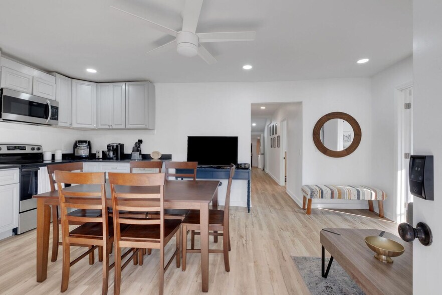 Building Photo - 69B Donelson St