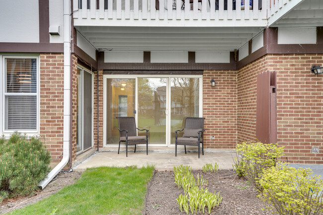 Building Photo - 1330 Cromwell Ct