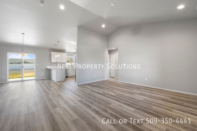 Building Photo - 913 N Washington St
