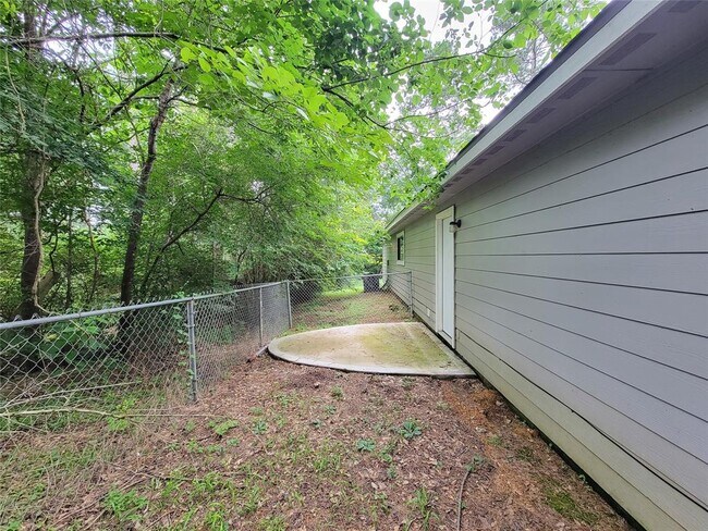 Building Photo - 12700 Royal Green Dr