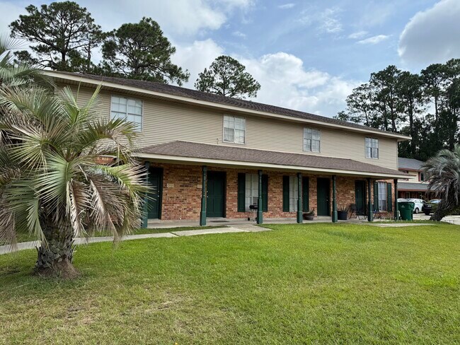 Primary Photo - 1572 Savannah Dr