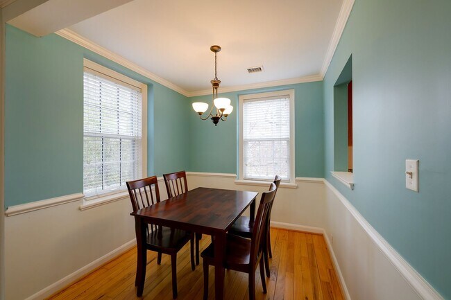 Building Photo - Updated 1BR in Iconic McLean Gardens is the Urban Retreat You've Been Looking For!