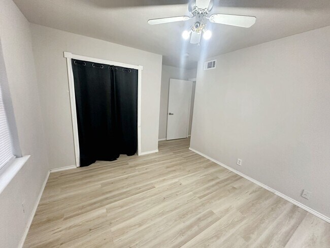 Building Photo - 2409 Stonegate St