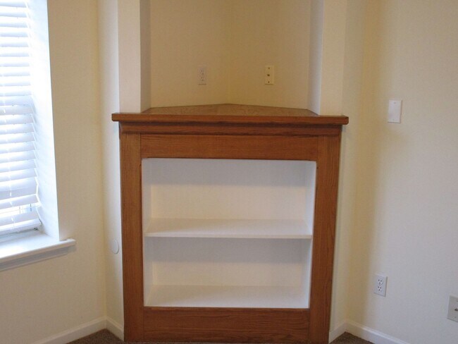 Building Photo - 5004-5006 Carrie Ridge Dr.