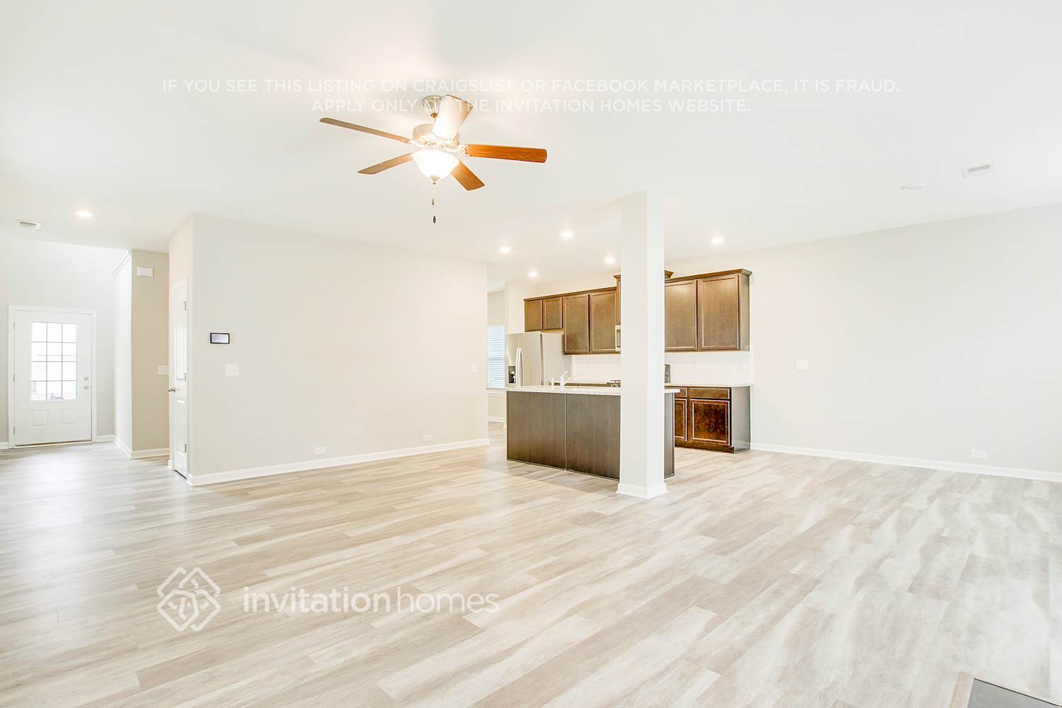 Building Photo - 3941 Lake Manor Way