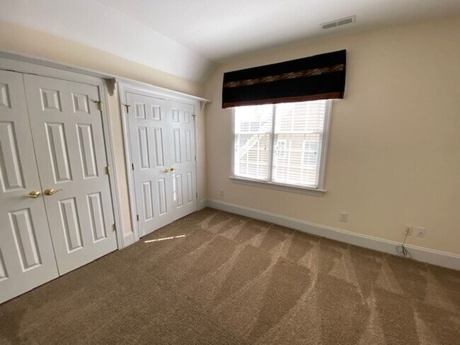 Building Photo - 131 Barclay Valley Dr