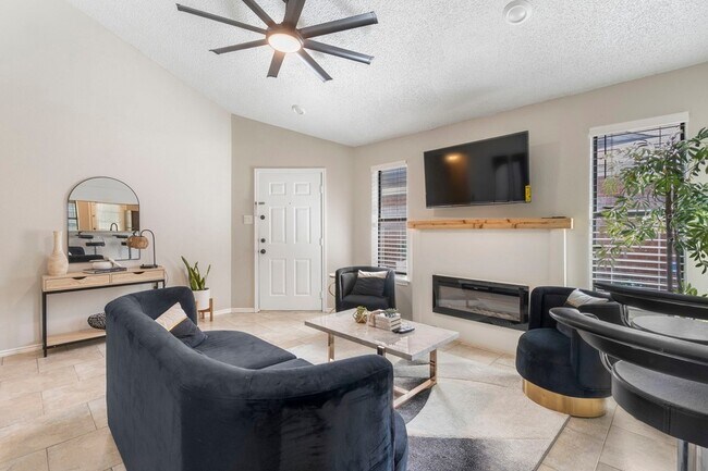 Building Photo - 408 Sycamore Ln