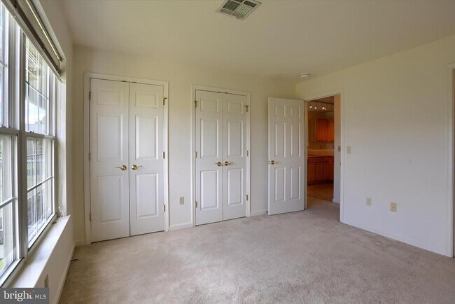 Building Photo - 136 Cardinal Ln