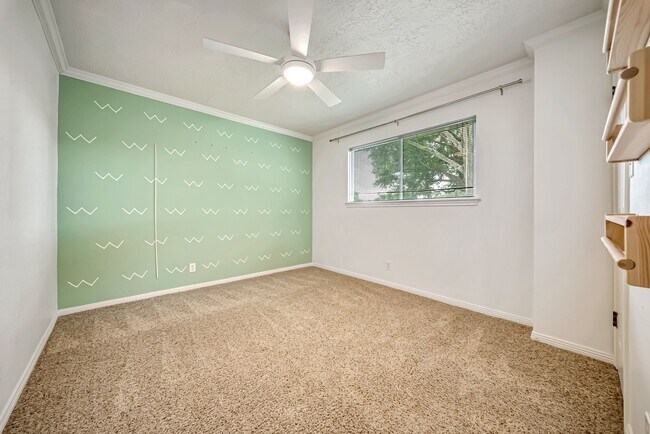 Building Photo - 16326 Heatherdale Dr