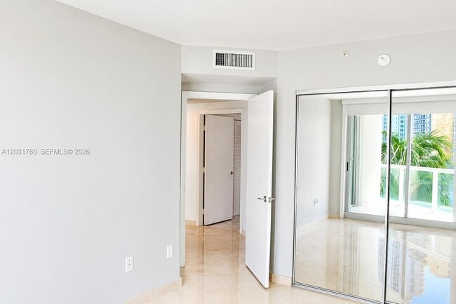 Building Photo - 16400 Collins Ave