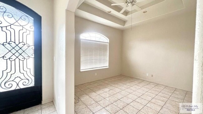 Building Photo - 25 La Paz Ct