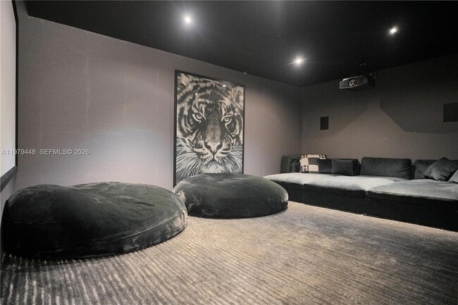 Building Photo - 5501 Pine Tree Dr