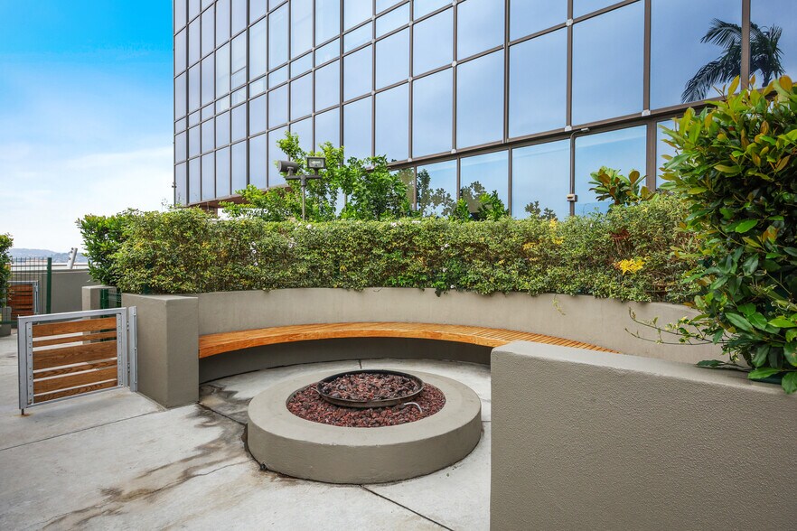 Building Photo - 1100 Wilshire Blvd