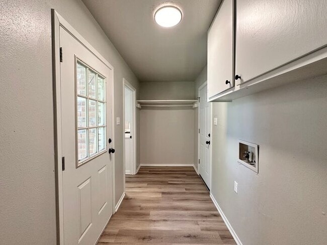 Building Photo - Available Now! 3 Bedroom 2.5 Bath Duplex i...