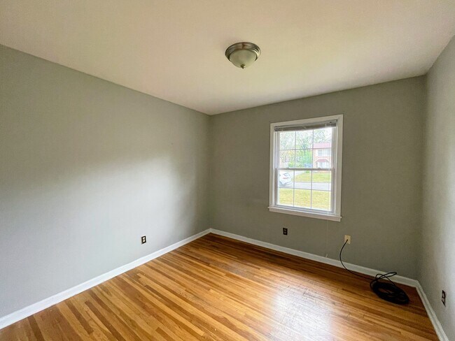 Building Photo - 2804 Broadview Dr NW