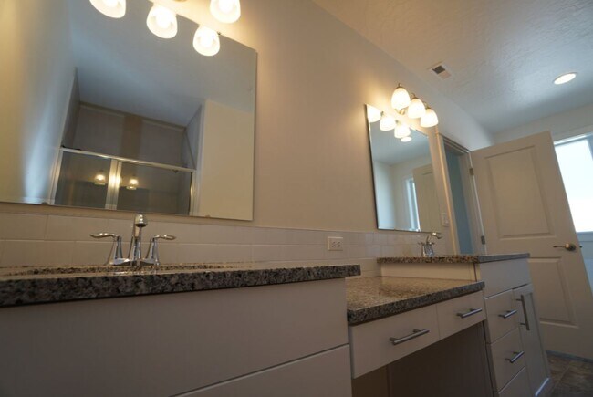 Building Photo - 3551 N Tansy Pl