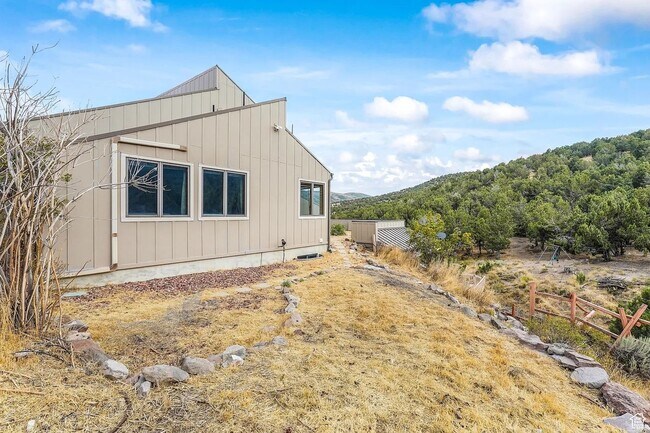 Building Photo - Scenic Mountain View Rental Minutes from Shopping & Trails!