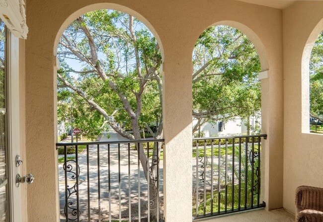 Building Photo - 186 Soriano Dr