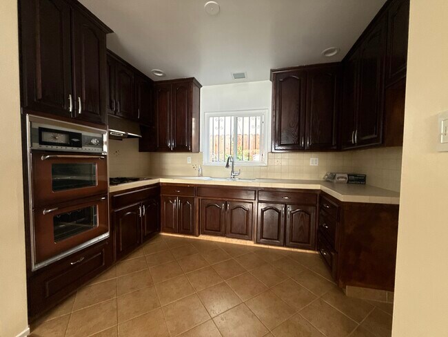 Kitchen - 3623 Vinton Ave