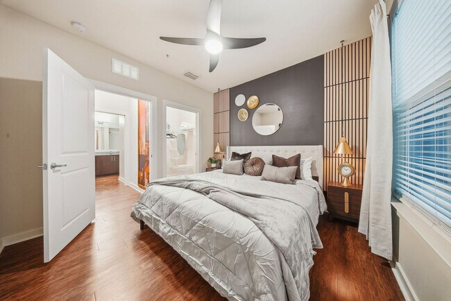 Building Photo - 1700 W Cleveland St