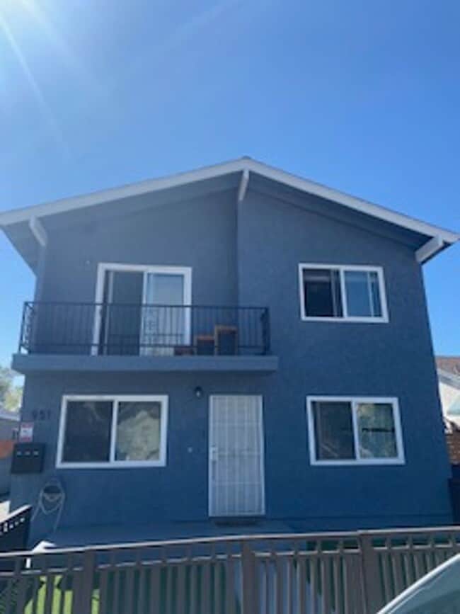 Building Photo - 951 W Summerland Ave