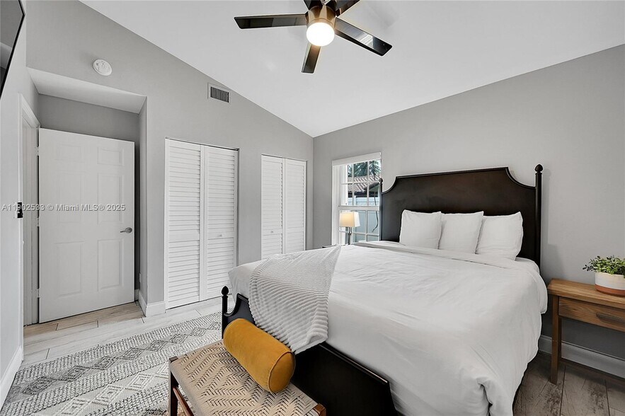 Building Photo - 9841 SW 1st St