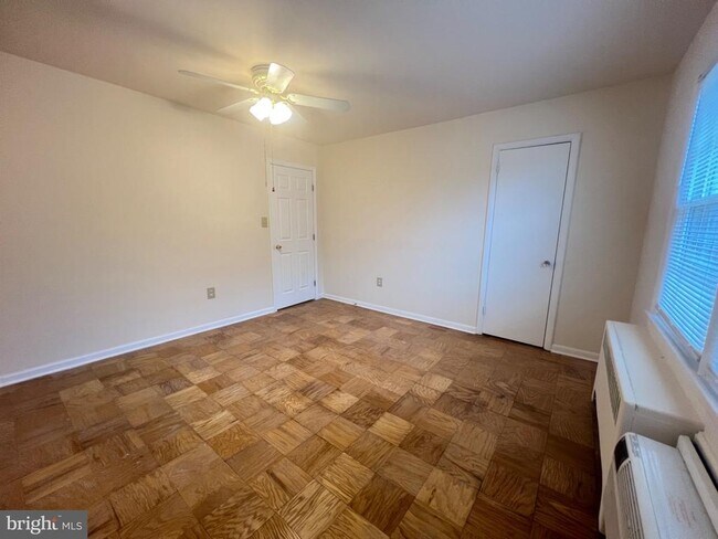 Building Photo - 125 Talbott St