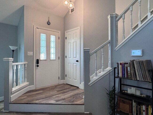 Building Photo - 315 Parkwood Pl