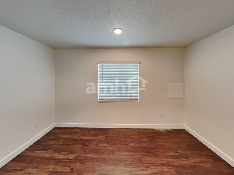 Building Photo - 8972 Royal Ln