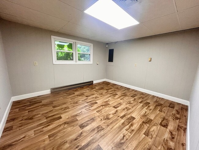 Building Photo - 4-Bedroom, 2-Bathroom Home In Lancaster!