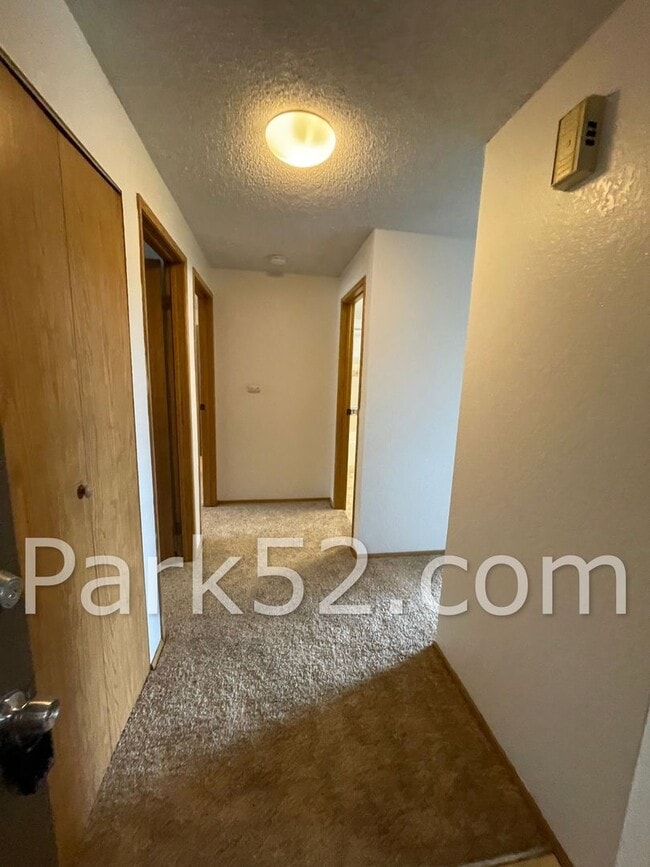 Building Photo - $500 Off First Full Month! Upper Floor 2 Bedroom 1 Bath Apartment With Washer/Dryer!