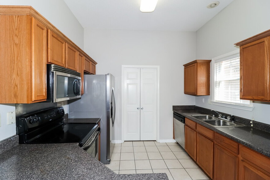 Building Photo - 1225 Bridgewater Rd