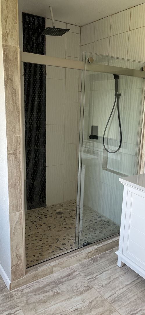 Building Photo - 4 Bedroom, 2 Bathroom Home w/ Bonus Room