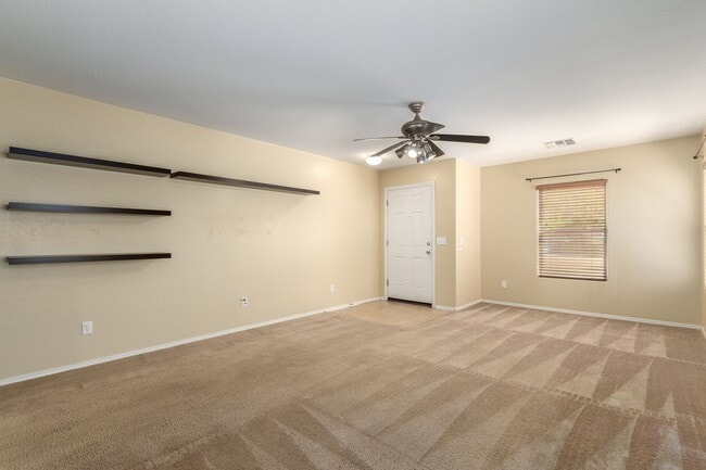 Building Photo - 3-Bedroom Home in The Villages at Queen Cr...