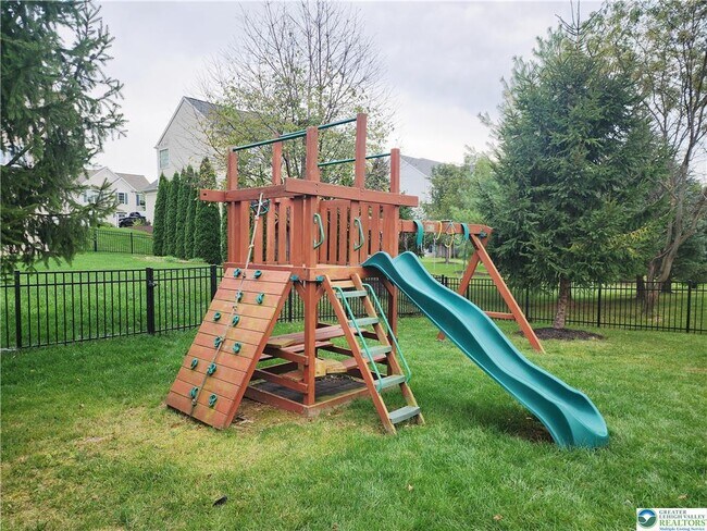 Building Photo - 8858 Pathfinder Rd